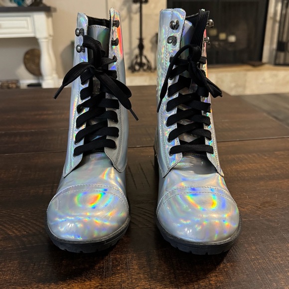 N.Y.L.A. Holographic Silver Iridescent Combat Boots Size 6 - Picture 3 of 11